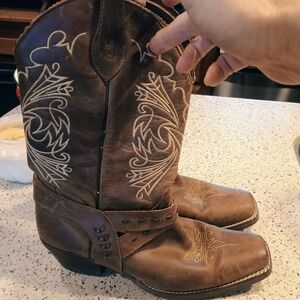 Caballo Dorado Brown Western Cowboy Boots with Embroidered Design